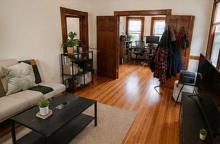 45 Locke St #3 — Photo 1