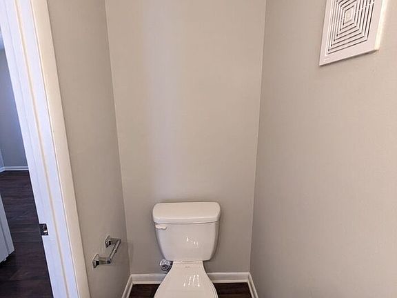 4th image of 225 2nd St SE #6