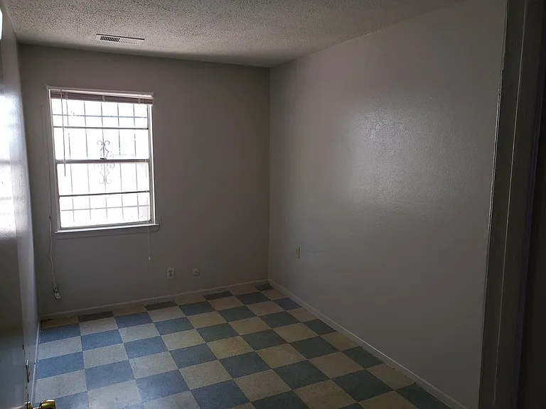 Zodiac Apartments — Photo 8