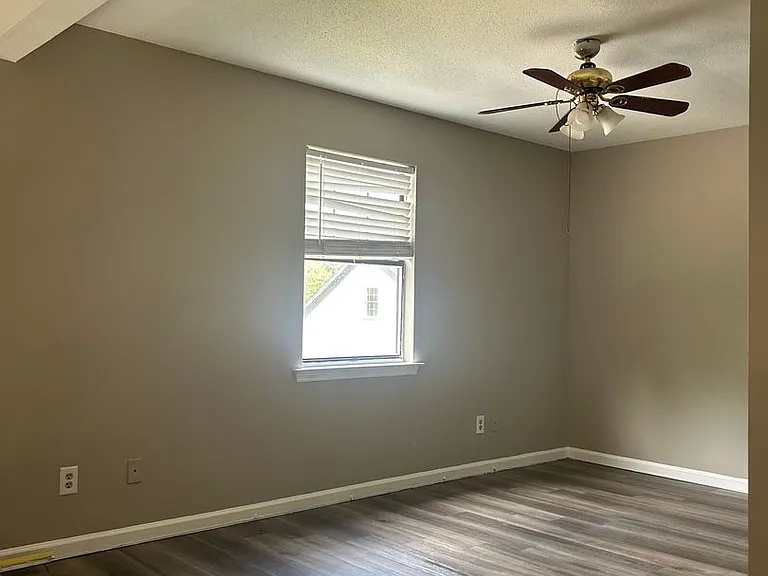 406 Alice Drive — Photo 6