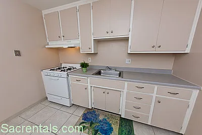 2321 D St — Photo 3