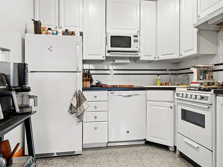 42 Riverside Dr #3C — Photo 11
