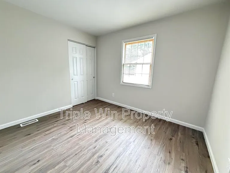 2245 Lindsay Ln — Photo 23