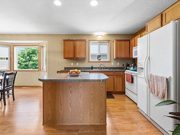 3rd image of 139 Garner Cir