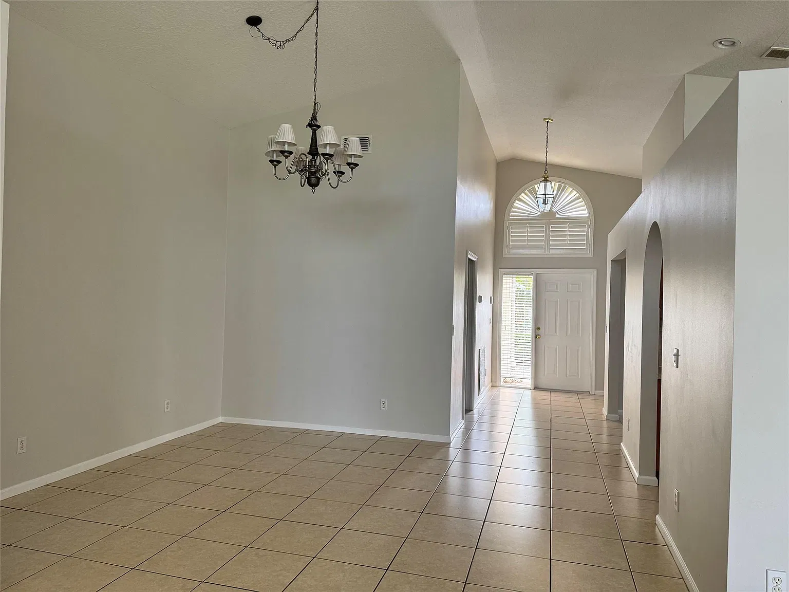 3 bed, 2.0 bath, 1883 sqft, $3,000 — Photo 3