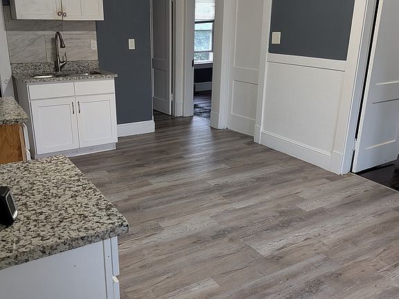 4th image of 74 Hilton St #1