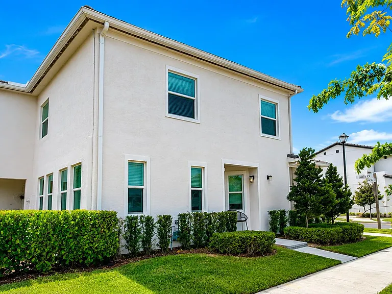 16454 Helix Ct — Photo 3