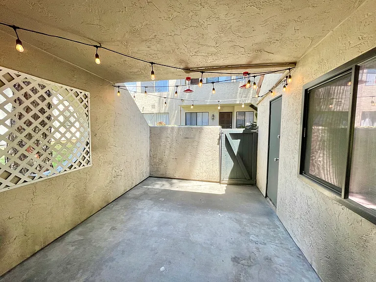 387 N Melrose Dr #C — Photo 14