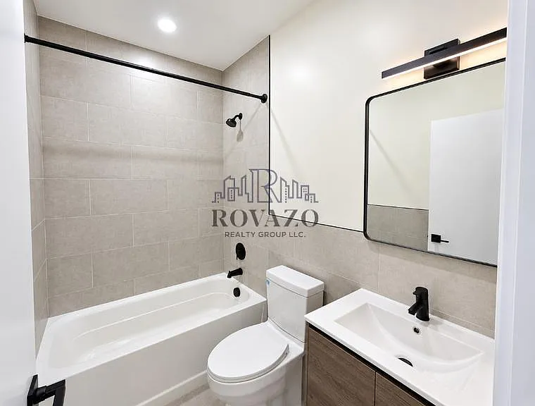 4 bed, 900 sqft, $3,050 — Photo 4
