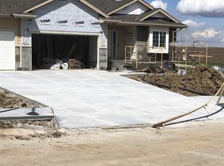 1060 Cedar St, Springfield, NE 68059