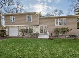 10 Harbor Road, Hampton Bays, NY 11946