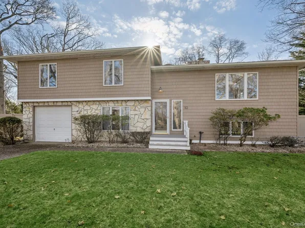 10 Harbor Road, Hampton Bays, NY 11946