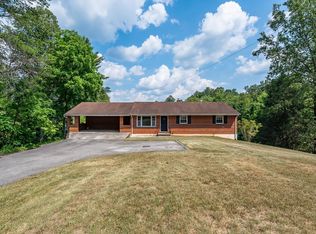1170 White Paws Ln, Vinton, VA 24179