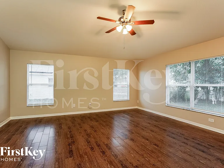 2508 NW 7th St — Photo 2