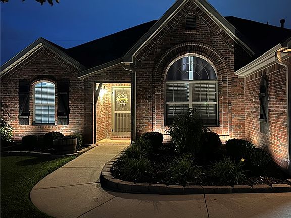 5th image of 3001 SW Gumleaf Rd