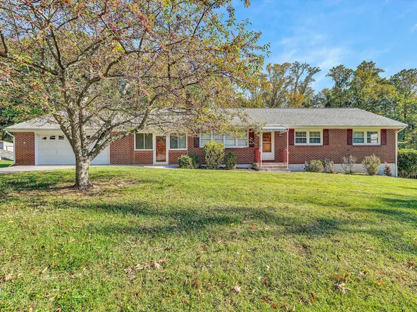 1571 Mountain Heights Dr, Salem, VA 24153