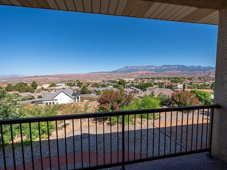 2541 W Spilsbury Ct — Photo 58
