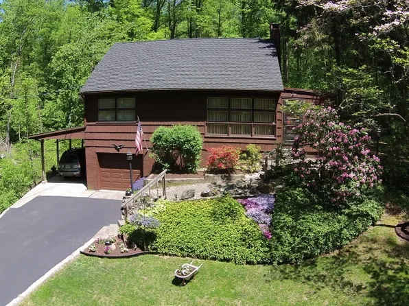 94 Lakeside Dr N, Belvidere, NJ 07823