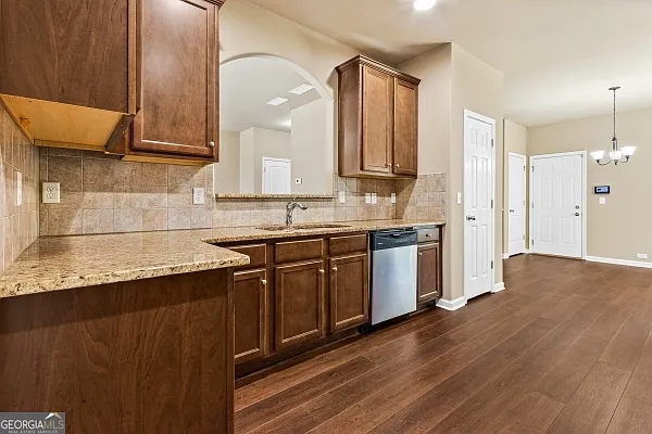 3920 Lake Manor Way — Photo 8