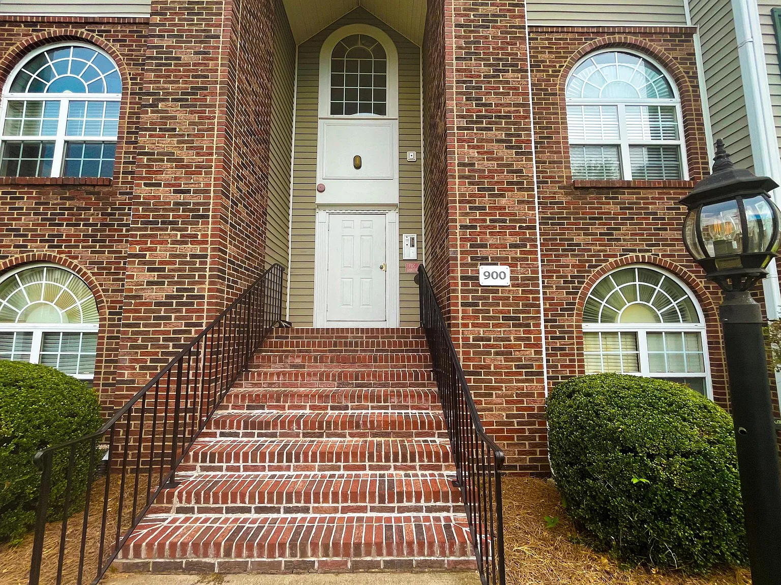 923 Scholastic Ct — Photo 3