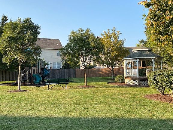 4th image of 3122 Traviston Dr