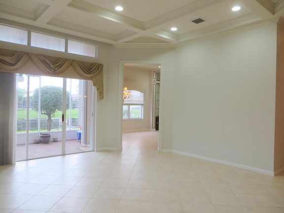 5th image of 484 NW Blue Lake Dr