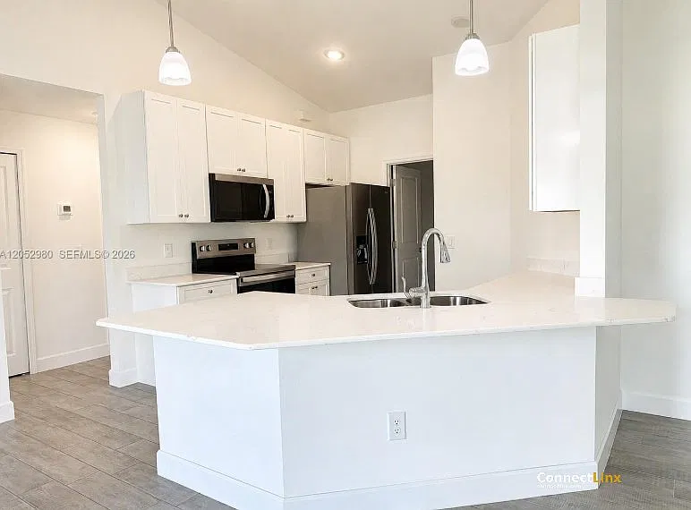 3 bed, 2.0 bath, $2,500 — Photo 3