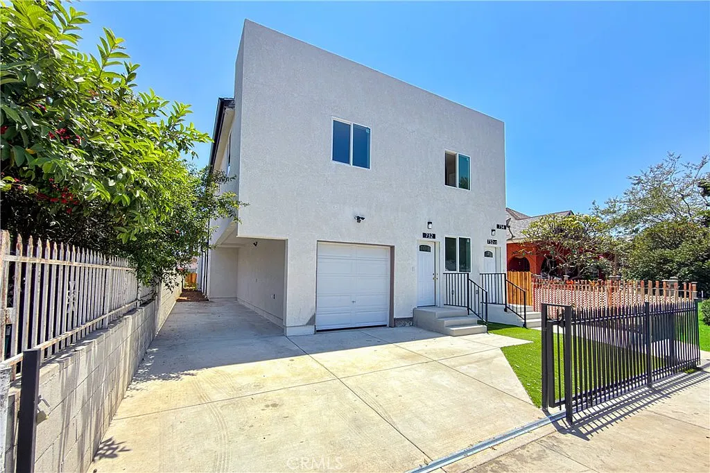 14 bed, 5139 sqft, $19,200 — Photo 2
