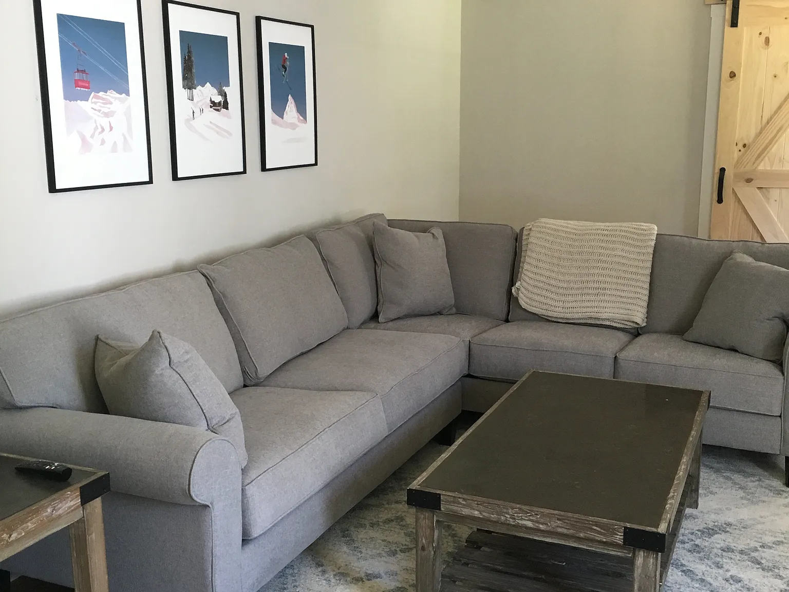 3 bed, 2.5 bath, 2500 sqft, $3,800 — Photo 3