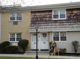 4803 Wilshire Ln, Oakdale, NY 11769