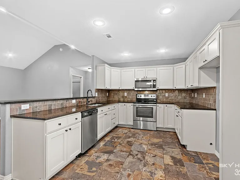 1921 Price Ave — Photo 10