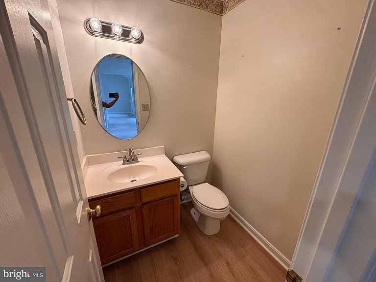7423 Laura Ln — Photo 13