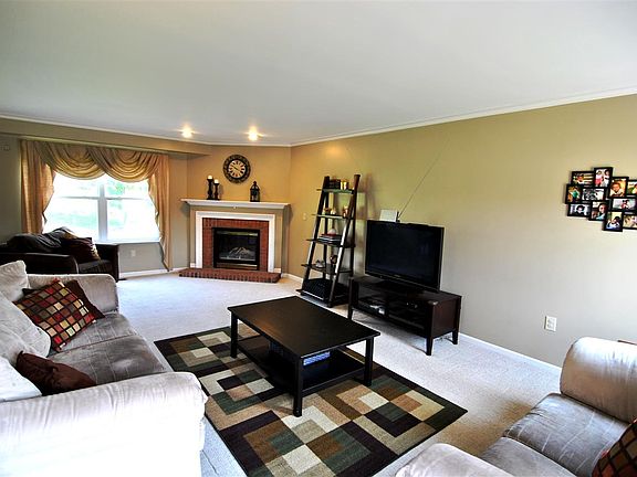 2nd image of 8806 Woodridge Dr