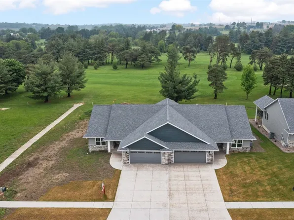 466 Chamber Dr, Anamosa, IA 52205