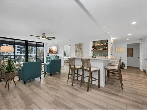 6075 Pelican Bay Blvd, Naples, FL