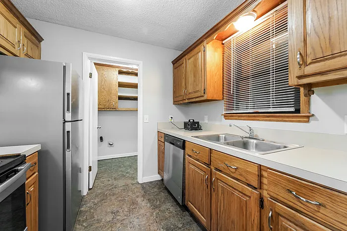 3 bed, 2.0 bath, 1422 sqft, $1,845 — Photo 4