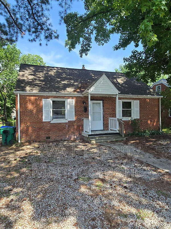 3 bed, 1.0 bath, 1050 sqft, $1,650 — Photo 1