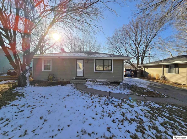 2937 S 57th St, Lincoln, NE 68506