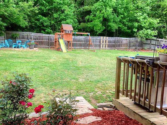 4th image of 643 Hampshire Dr