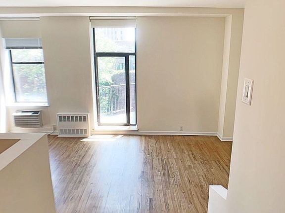 2nd image of 201 E 12th St APT 518