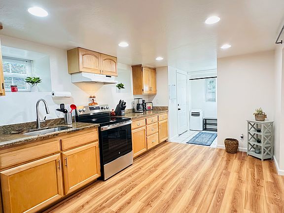4th image of 540 Lake Ave #1B