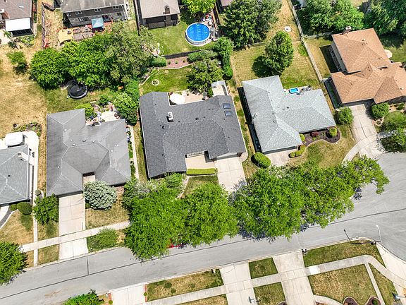 5th image of 15607 Catalina Ct