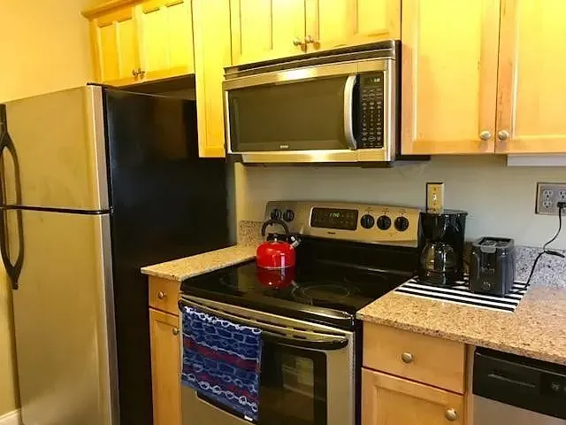 1 bed, 650 sqft, $1,695 — Photo 2