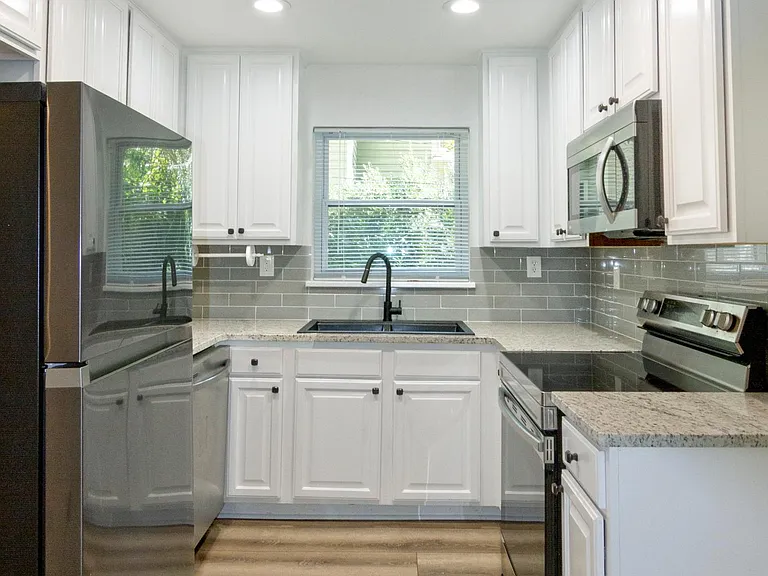 545 Oakview Rd #1 — Photo 5
