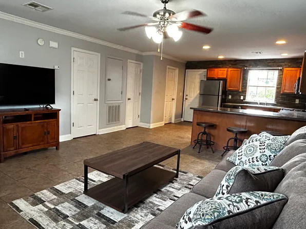 1897 W Stone St APT 3, Fayetteville, AR 72701