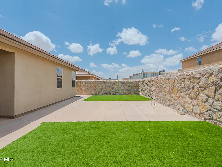 12485 Knightsbridge Dr — Photo 43