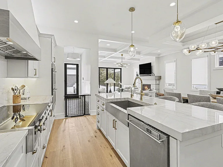 484 Park St — Photo 35