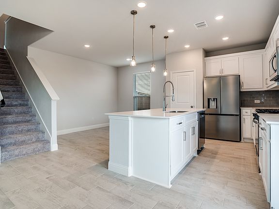5th image of 810 Sicily Blvd