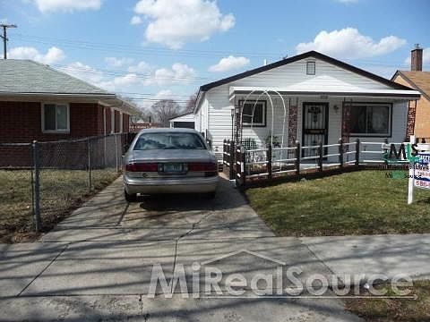 2nd image of 23713 Carlisle Ave