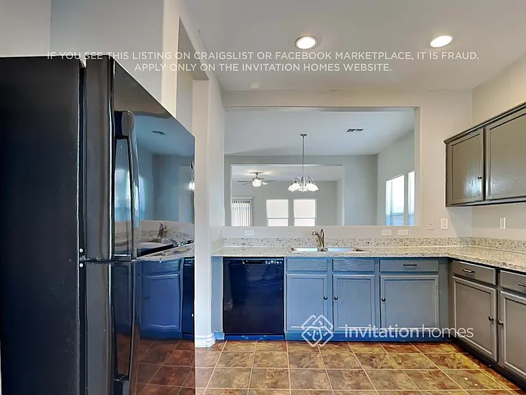 11226 W Garfield St — Photo 9